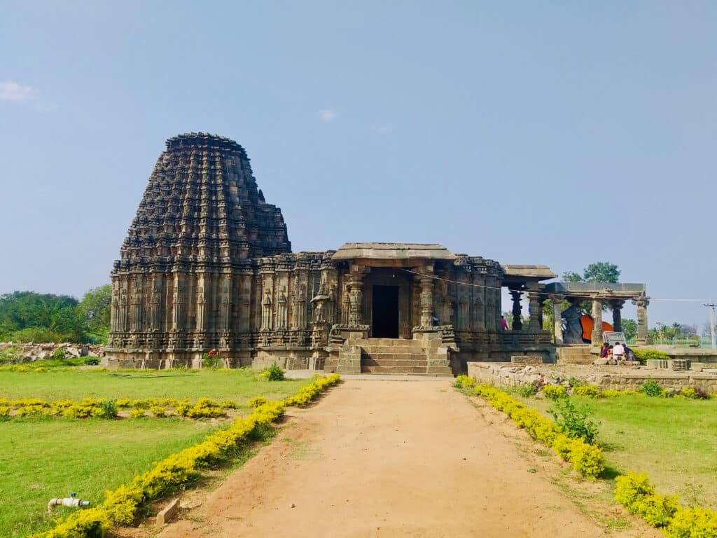 डोड्डाबसप्पा मंदिर, दम्बल